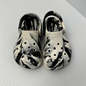 Marble Size 7 Toddler Crocs great condition